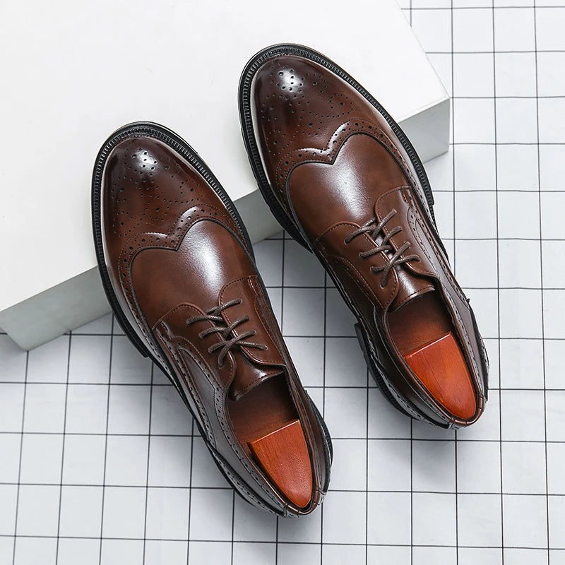 Zapatos de vestir elegantes de cuero con adornos