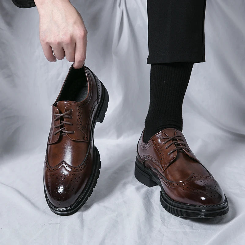 Zapatos de vestir elegantes de cuero con adornos