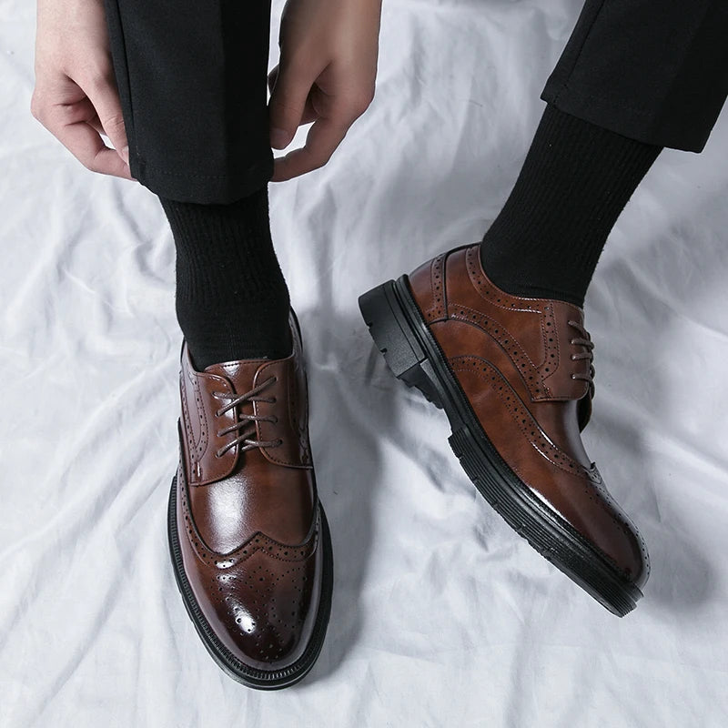Zapatos de vestir elegantes de cuero con adornos