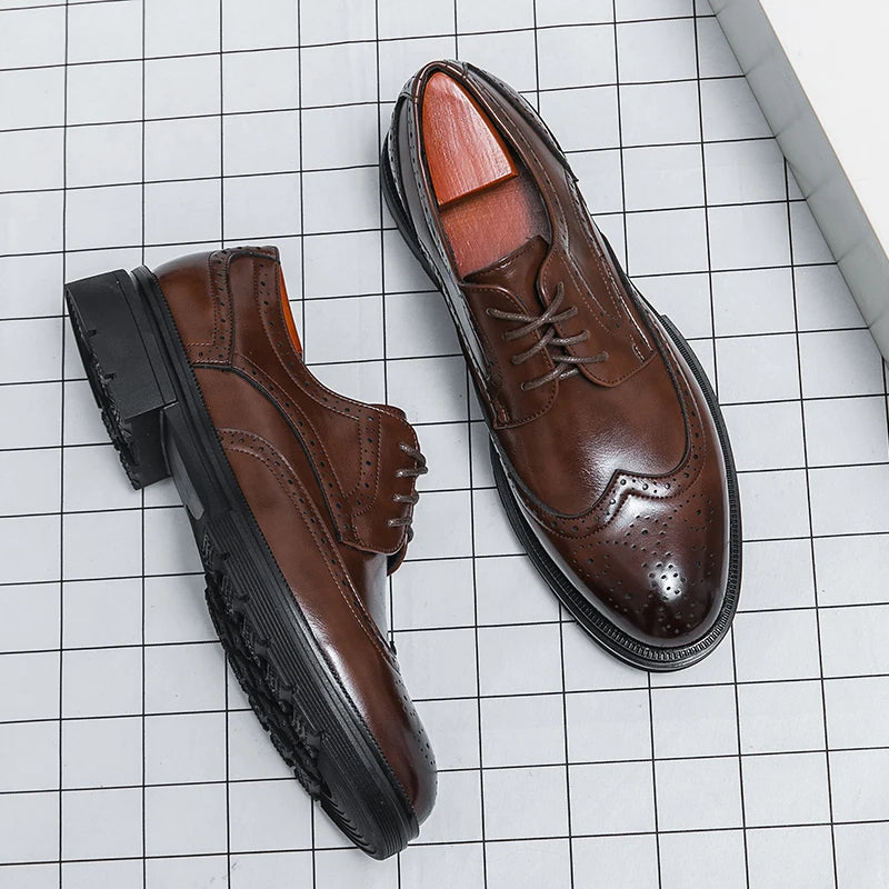 Zapatos de vestir elegantes de cuero con adornos