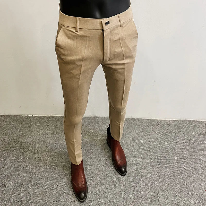 Pantaloni eleganti in stile business casual