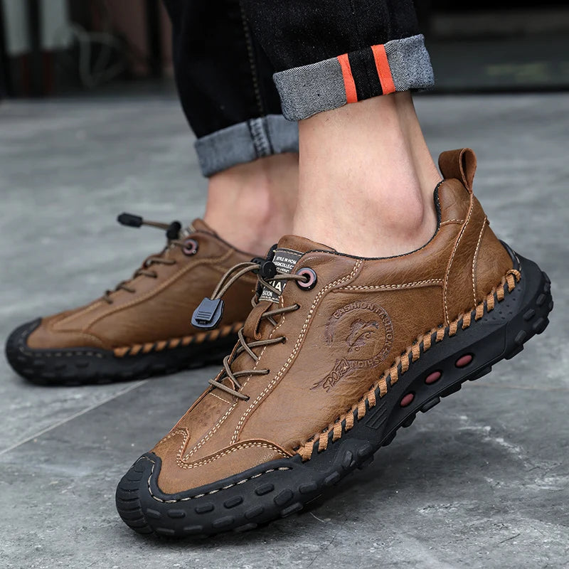 Sapatos de verão casuais em pele