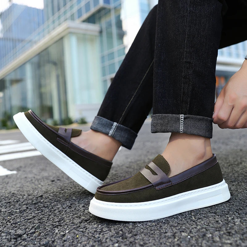 Sapatos slip-on de camurça