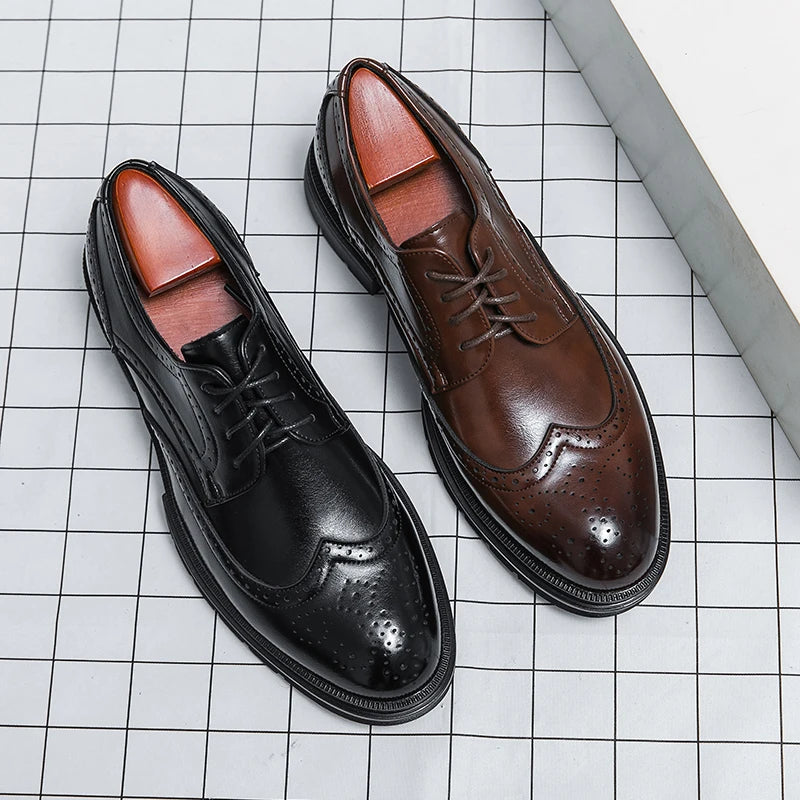 Zapatos de vestir elegantes de cuero con adornos
