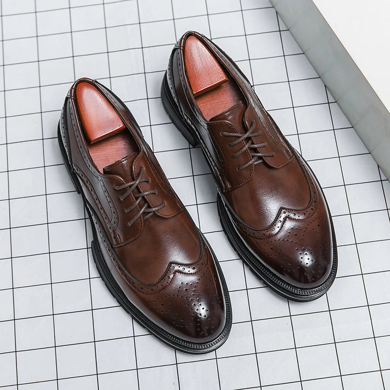 Zapatos de vestir elegantes de cuero con adornos