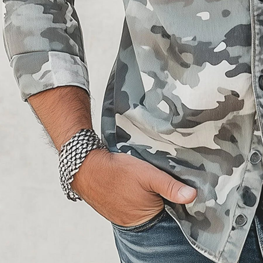 Elegante camicia da uomo in stile mimetico